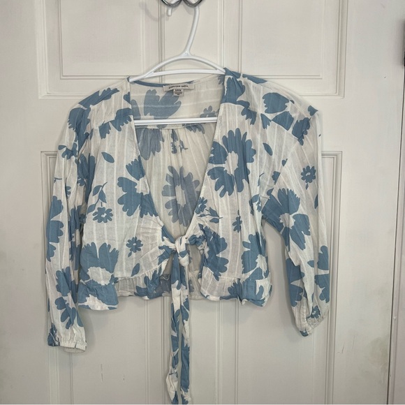American Eagle Blue Floral V Neck Tie blouse - Picture 2 of 7